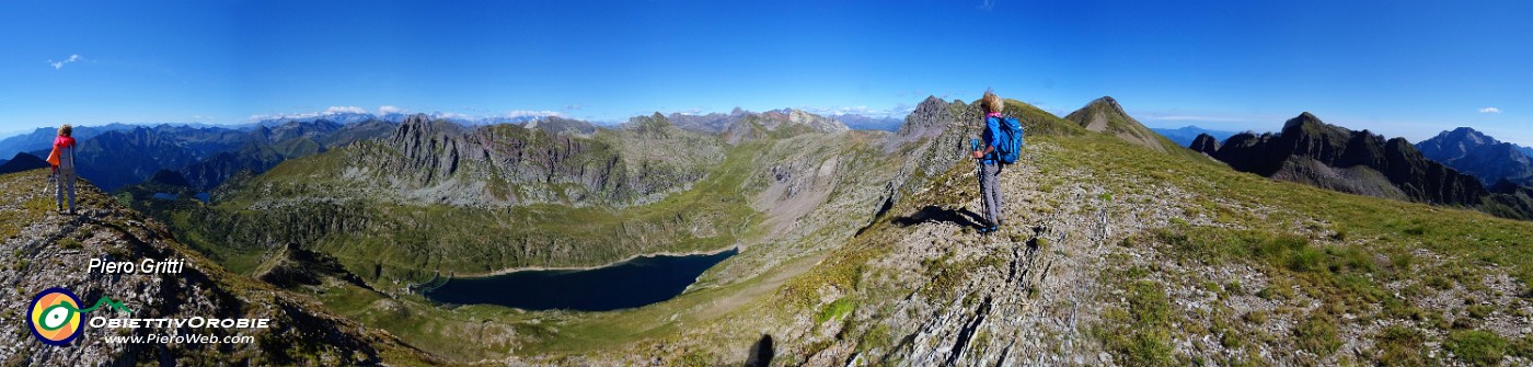 95 Vista sul Pizzo del Becco e sul Lago Colombo.jpg